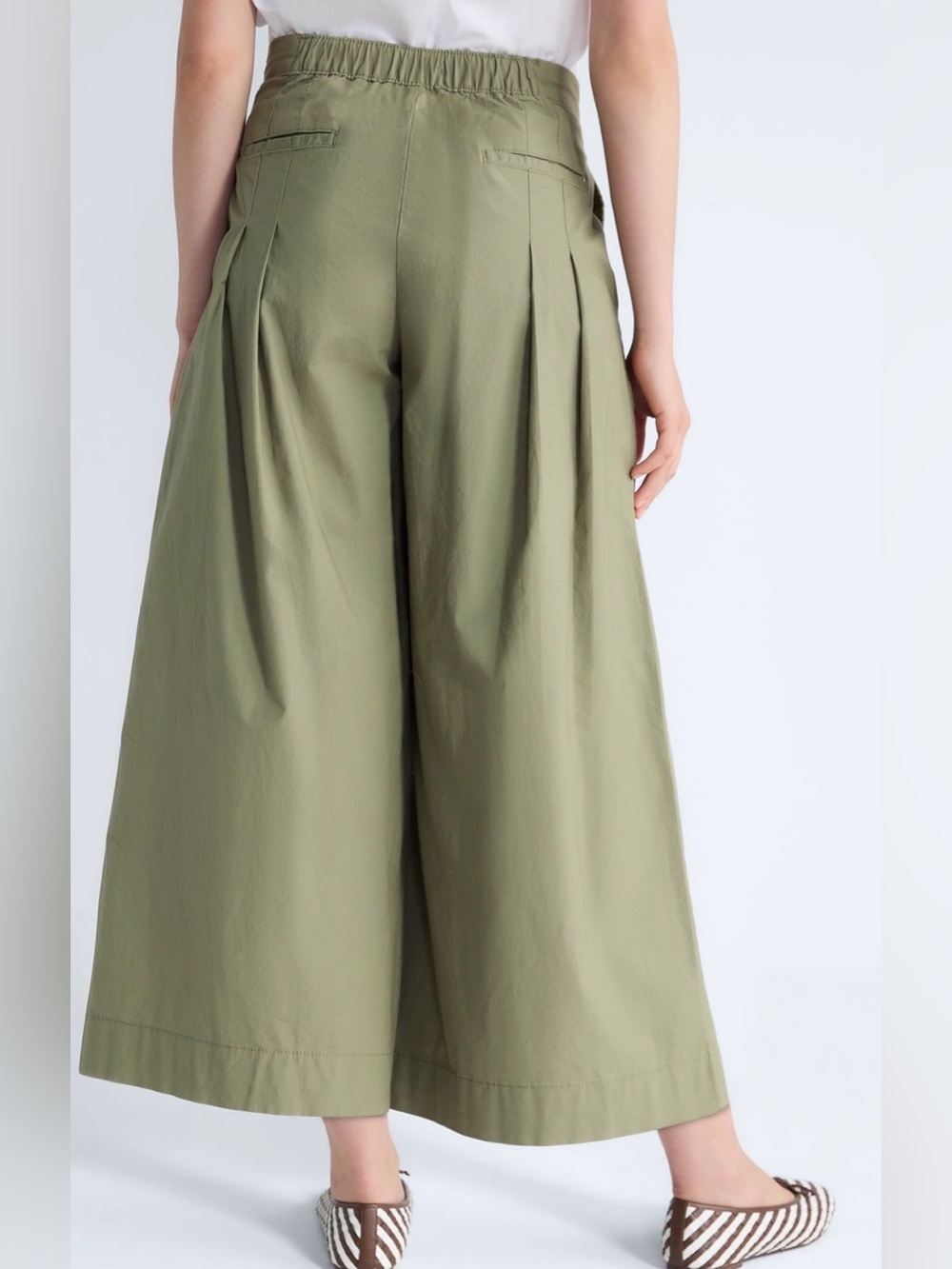 High-Rise Pleated Culottes in Olive Green - Picture 3 of 9
